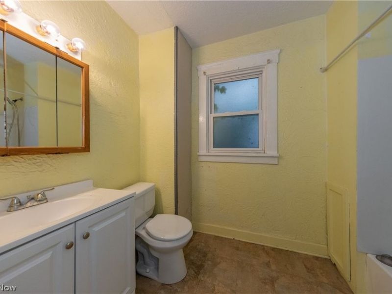 827 Starkweather Avenue, Cleveland, OH 44113 Photo 11