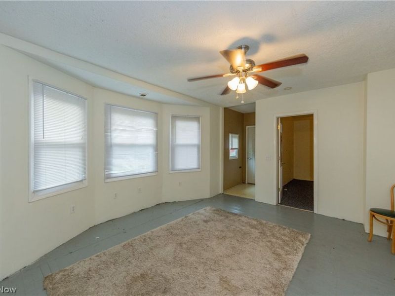 827 Starkweather Avenue, Cleveland, OH 44113 Photo 2