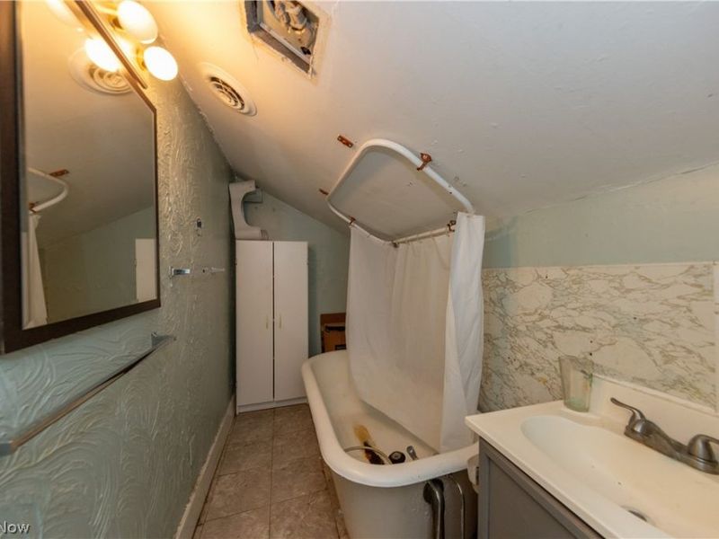 827 Starkweather Avenue, Cleveland, OH 44113 Photo 38