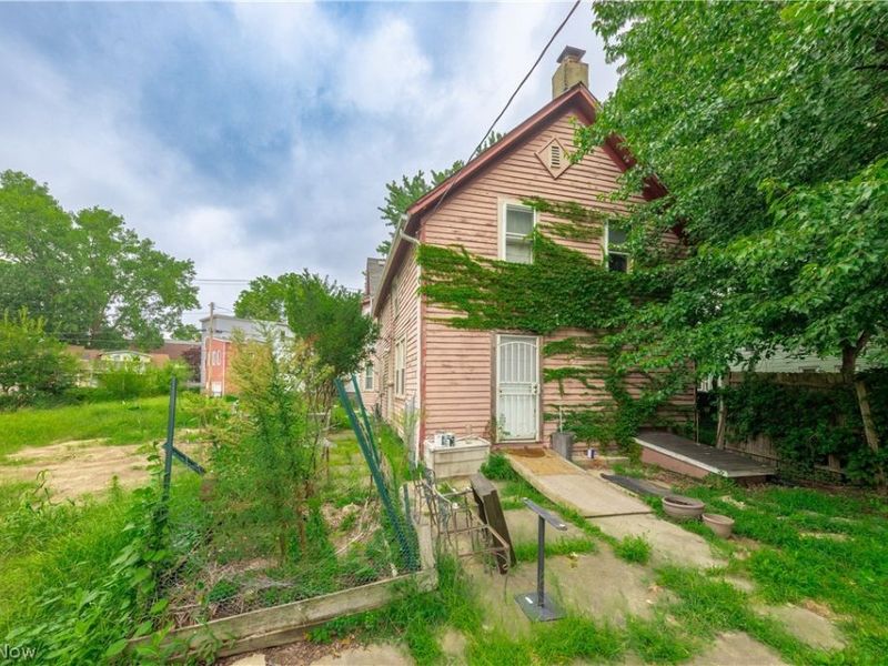 827 Starkweather Avenue, Cleveland, OH 44113 Photo 40
