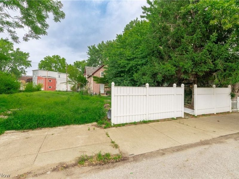 827 Starkweather Avenue, Cleveland, OH 44113 Photo 42