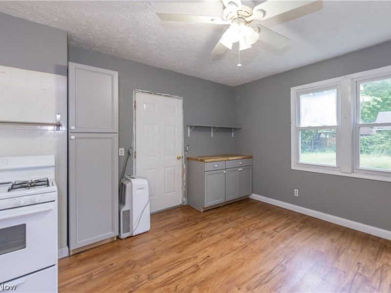 827 Starkweather Avenue, Cleveland, OH 44113 Photo 9
