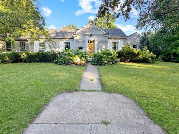 251 W Lake Street , Excelsior, MN 55331