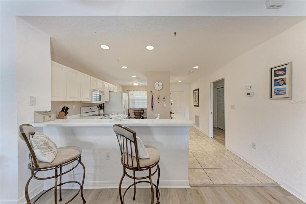 6326 Grand Oak Circle , Unit 203, Bradenton, FL 34203 Photo