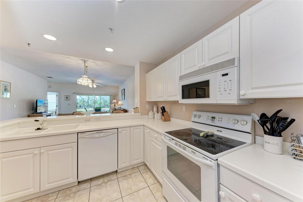 6326 Grand Oak Circle , Unit 203, Bradenton, FL 34203 Photo