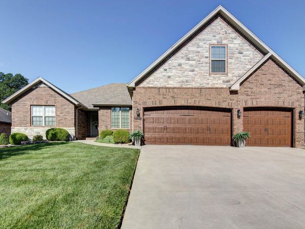 5747 S Winsor Drive, Battlefield, MO 65619