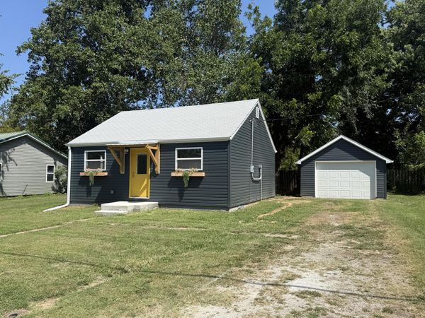 400 W Clouse Street , Mountain Grove, MO 65711