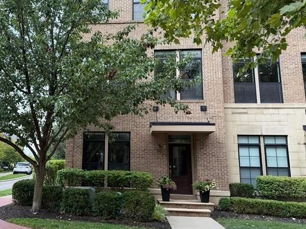 888 Burr Avenue, Unit 20, Grandview Heights, OH 43212