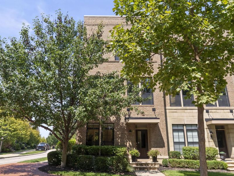 888 Burr Avenue, Unit 20, Grandview Heights, OH 43212 Photo 2