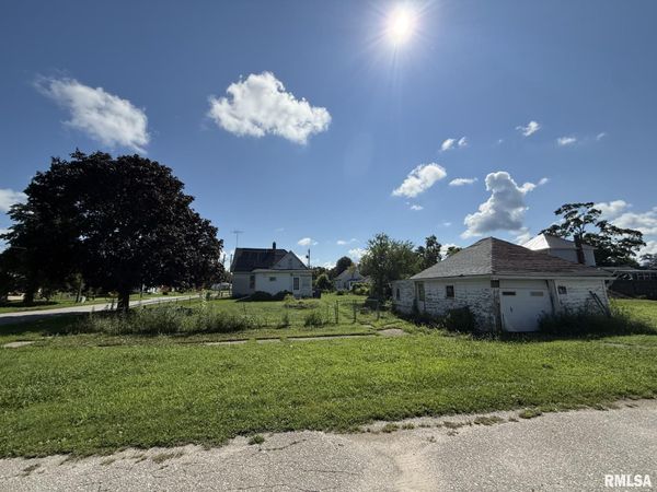 900 S 1ST Street, Monmouth, IL 61462