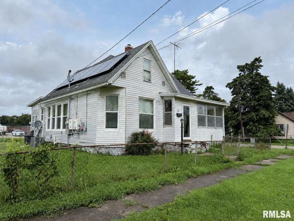 900 S 1ST Street, Monmouth, IL 61462