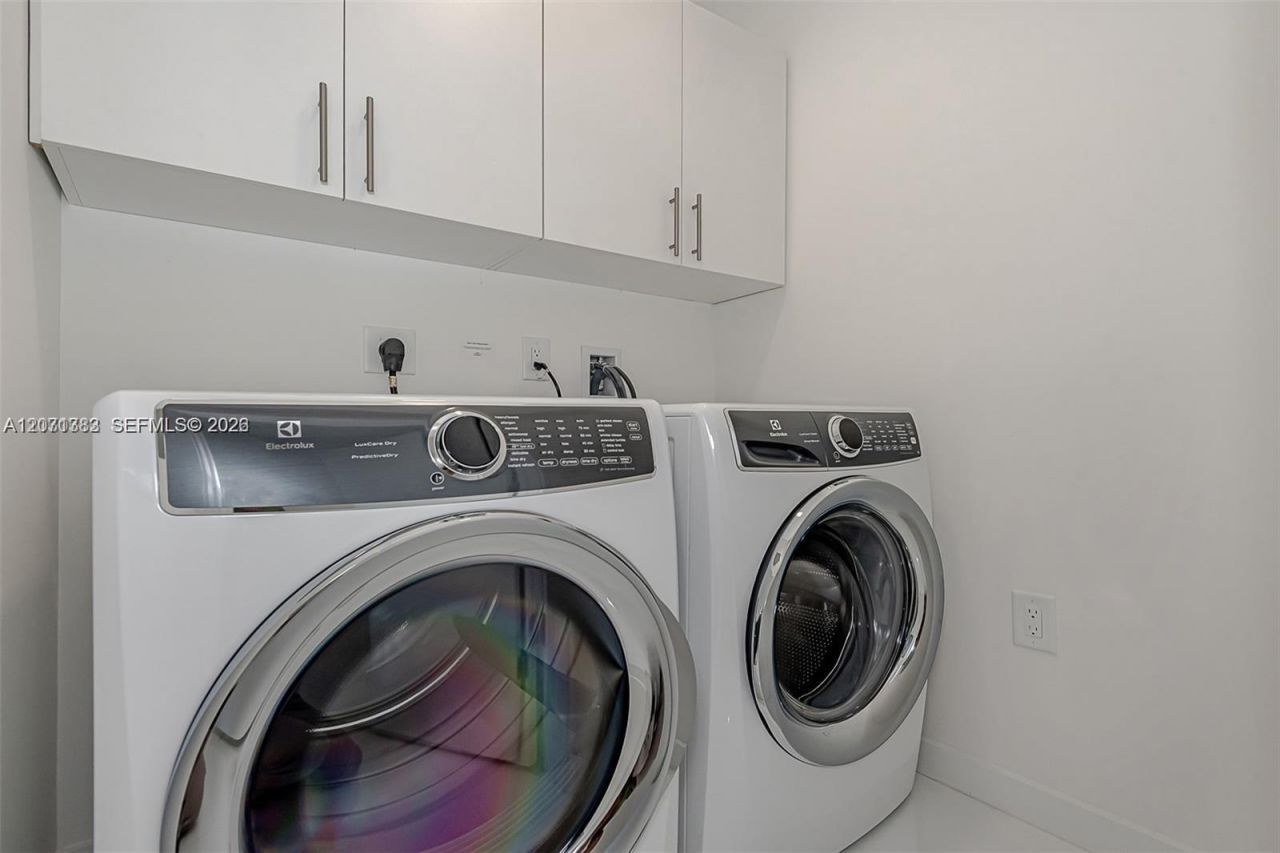 851 NE 1st Ave , Unit 4106, Miami, FL 33132 Photo