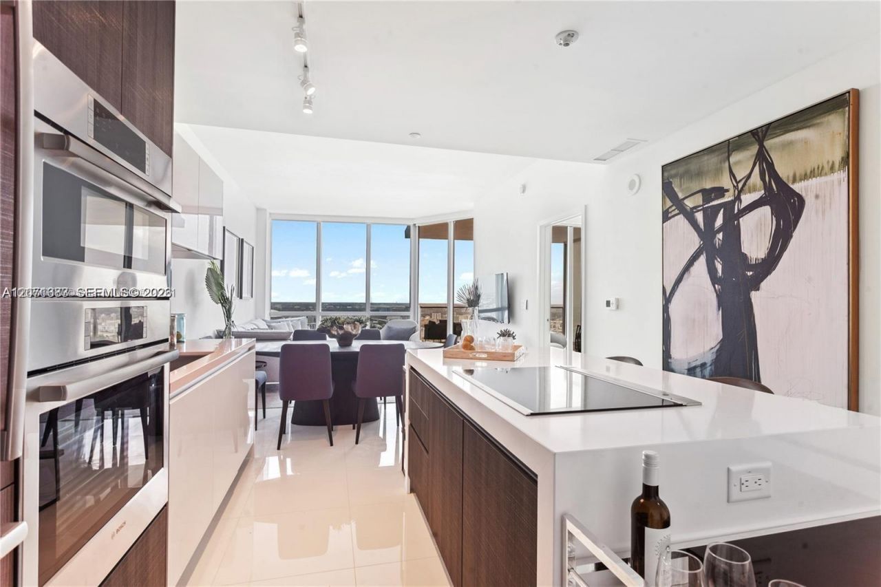 851 NE 1st Ave , Unit 4106, Miami, FL 33132 Photo