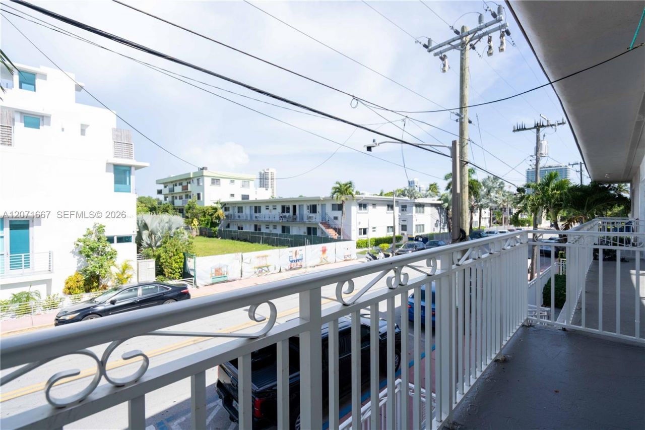 7640 Carlyle Ave , Unit 7A, Miami Beach, FL 33141 Photo