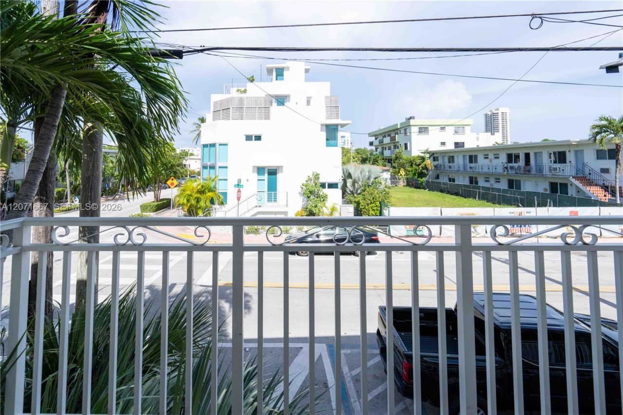 7640 Carlyle Ave , Unit 7A, Miami Beach, FL 33141 Photo