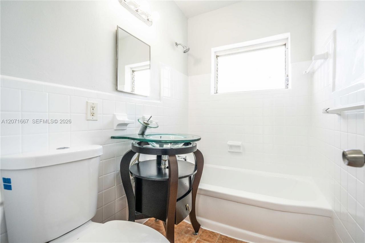 7640 Carlyle Ave , Unit 7A, Miami Beach, FL 33141 Photo