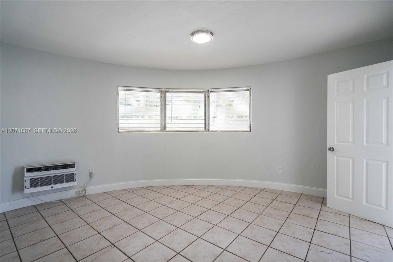 7640 Carlyle Ave , Unit 7A, Miami Beach, FL 33141 Photo