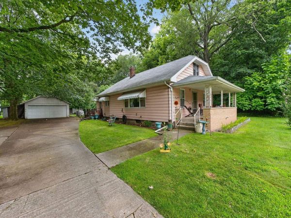 59359 Locust Road, South Bend, IN 46614