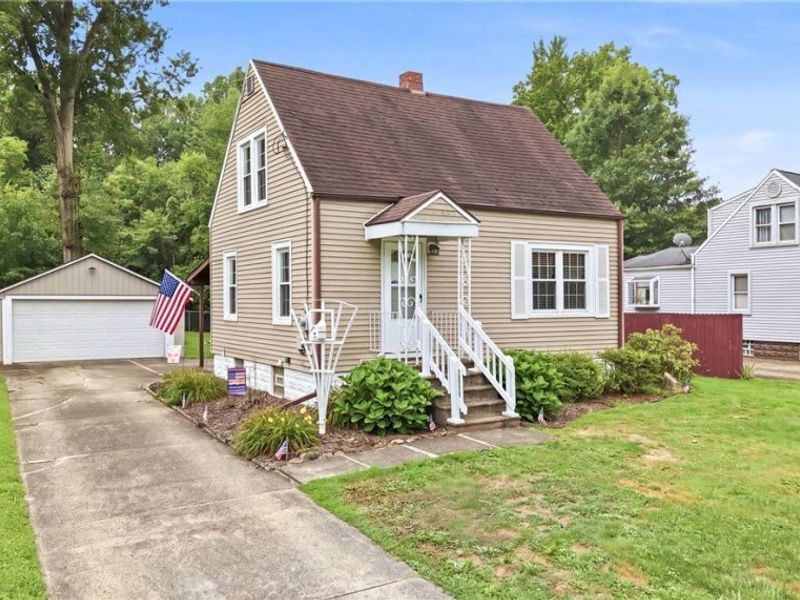 2036 Overland Avenue NE, Warren, OH 44483 Photo 2