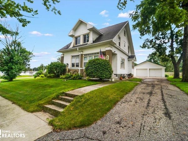 1113 Howard Street, Aplington, IA 50604