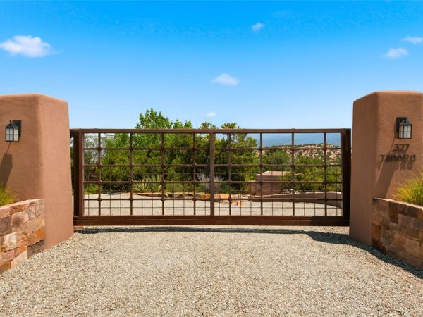 327 Tano Road , Santa Fe, NM 87506