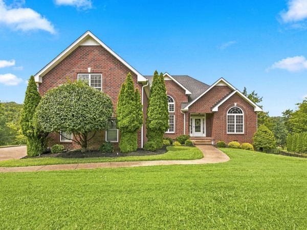 130 Cedar Ridge Ln, Hendersonville, TN 37075