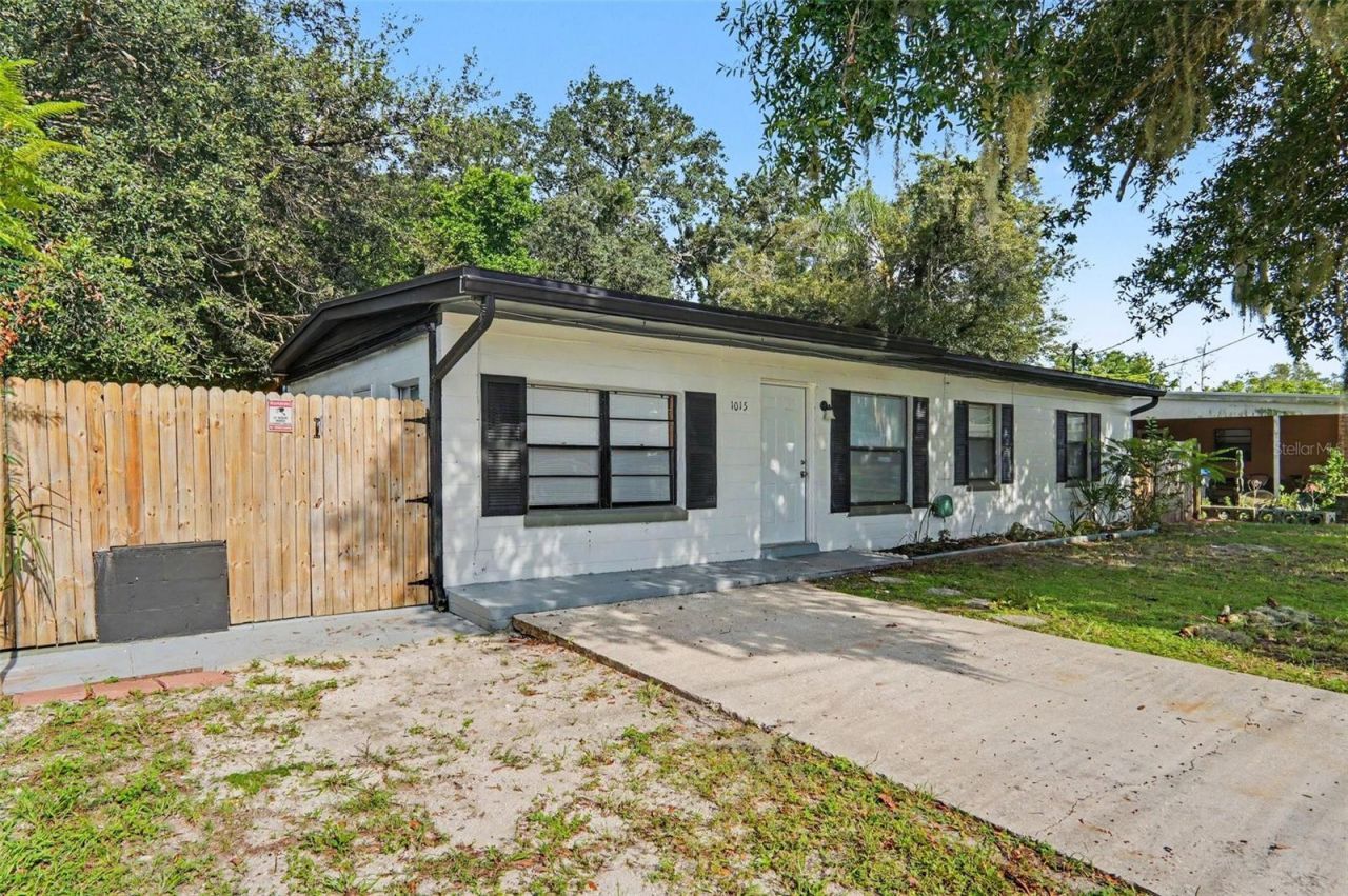 1015 Emeralda Road, Orlando, FL 32808 Main Photo