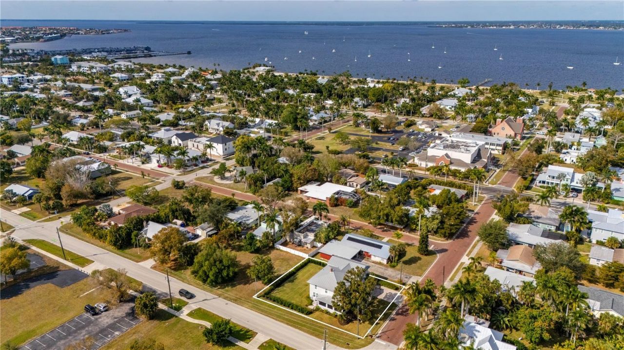 359 Gill Street , Punta Gorda, FL 33950 Photo