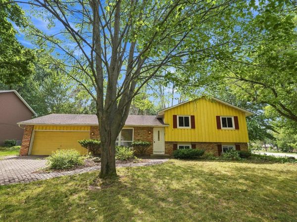 2527 Interlachen Drive, Stillwater, MN 55082