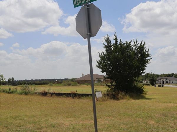 600 Rawhide LN, Florence, TX 76527