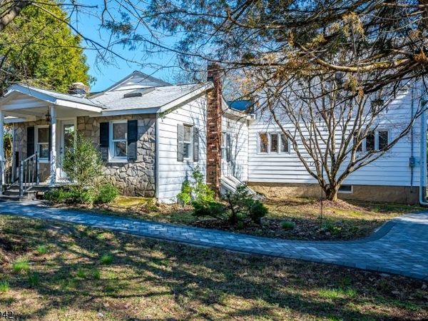 16 Skytop Rd, Lebanon, NJ 07865