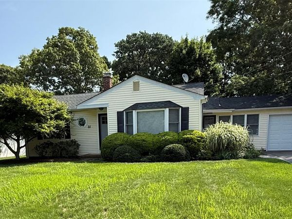 25 Huckleberry Lane , Hampton Bays, NY 11946
