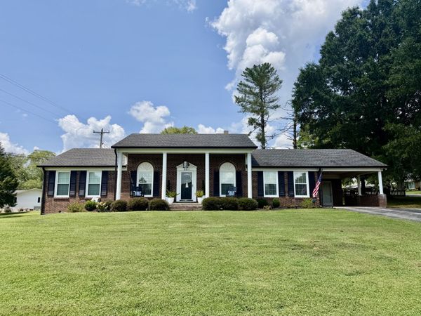 301 Roberta Ln , Lawrenceburg, TN 38464