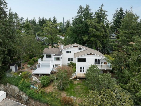 253/255 Heddle Ave , View Royal, BC V9B 1T9