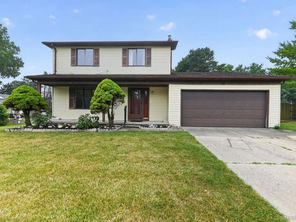 212 Lindenwood Drive, Linden, Mi 48451