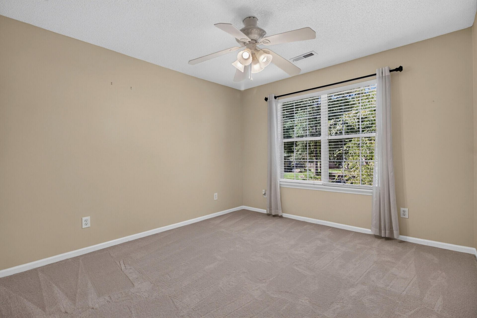 111 Bonneau Court Photo 21