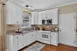 111 Bonneau Court photo 4