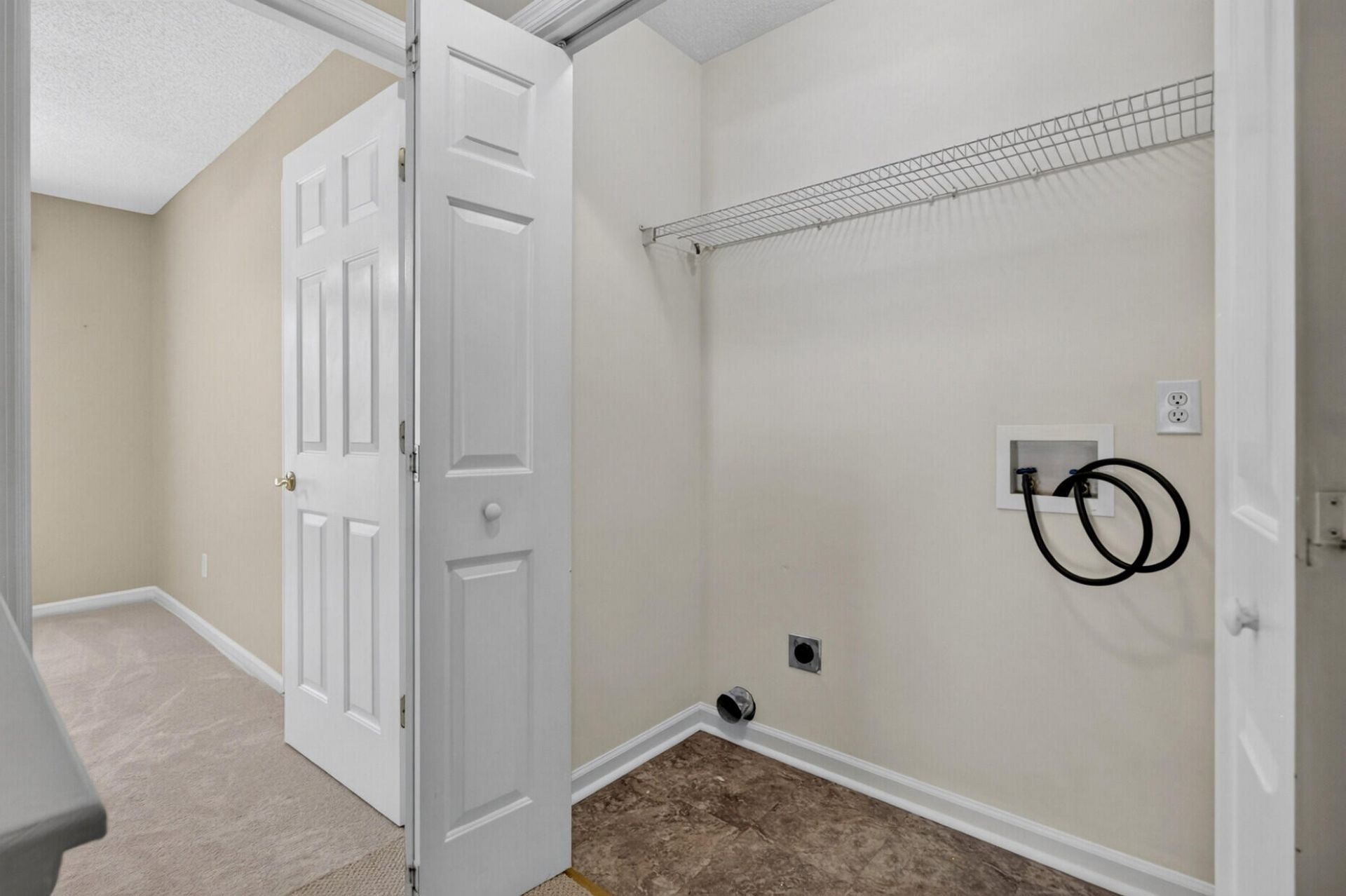 111 Bonneau Court Photo 32