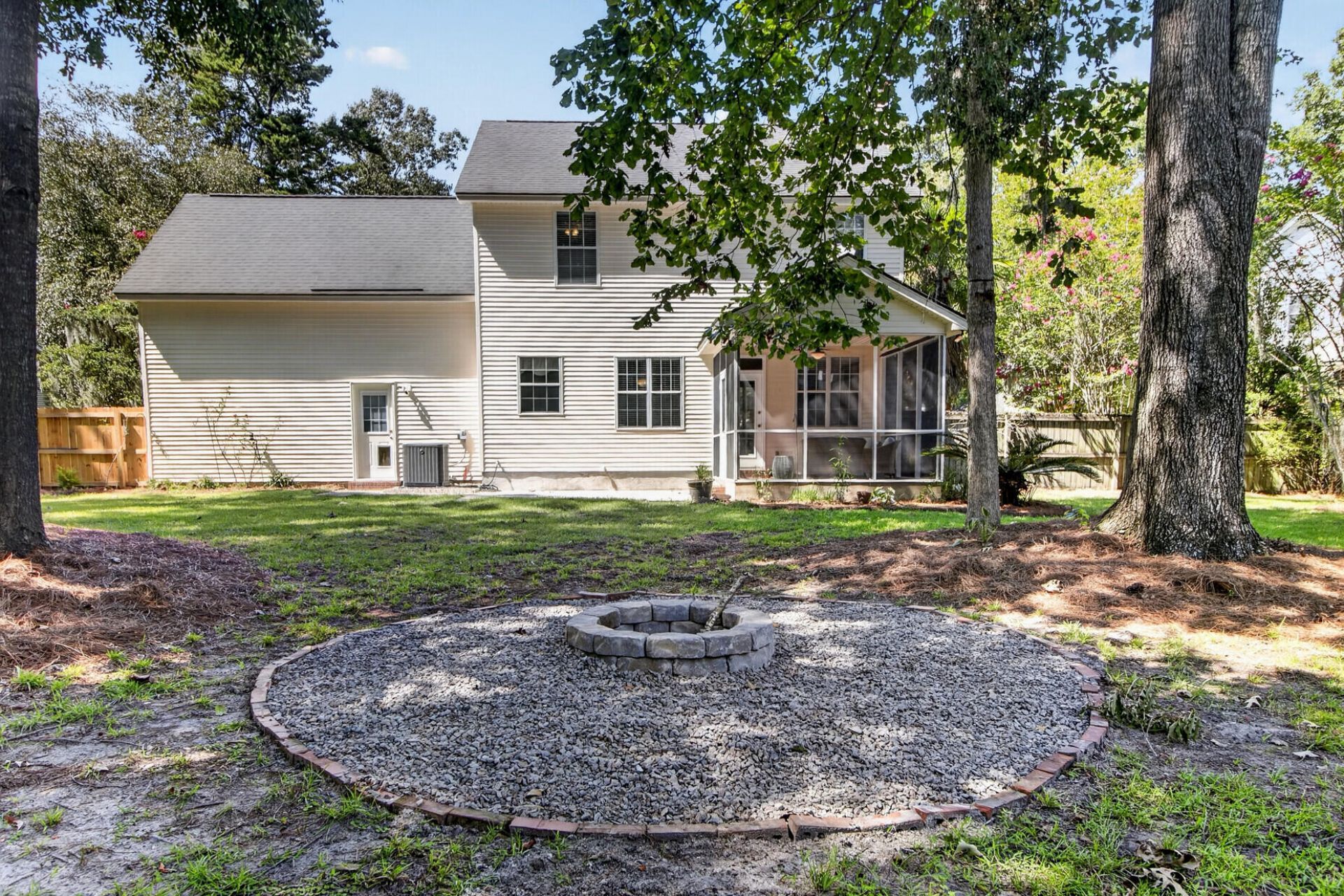 111 Bonneau Court Photo 37