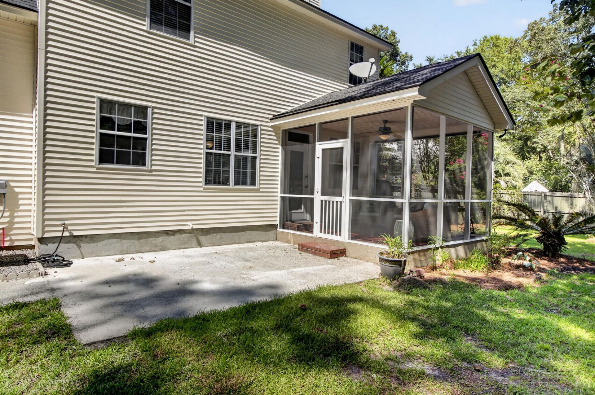 111 Bonneau Court Photo 8