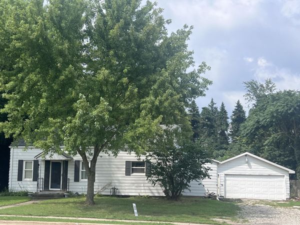 703 E Front Street, Buchanan, MI 49107