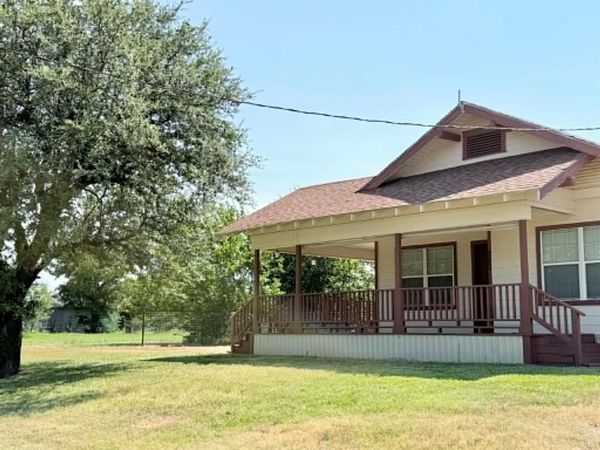 203 Avenue C , Gustine, TX 76455