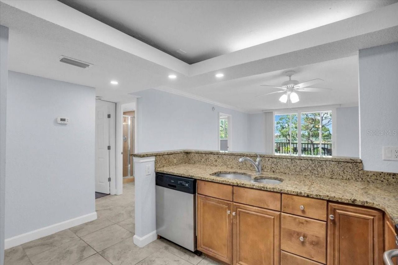 2755 Coconut Bay Lane, Unit 3F, Sarasota, FL 34237 Photo
