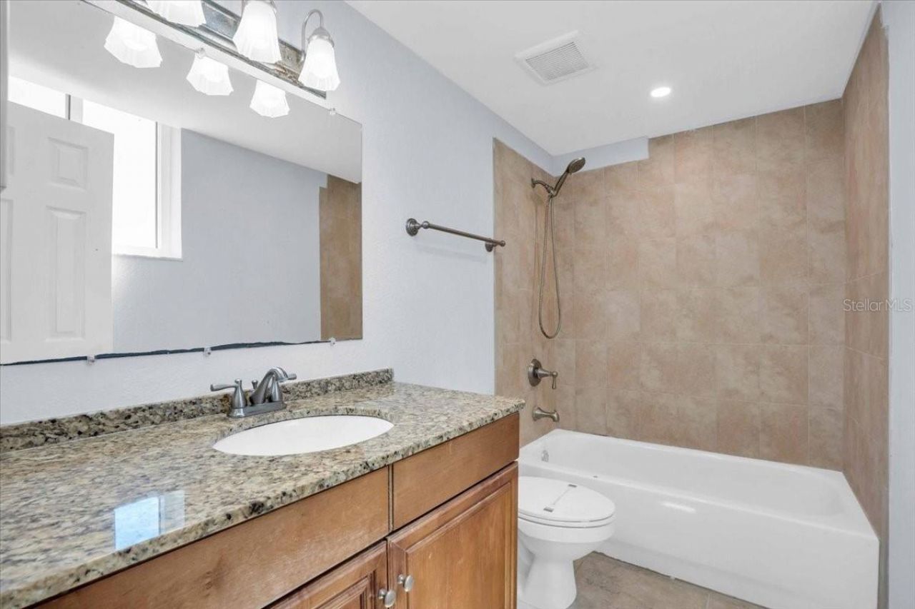 2755 Coconut Bay Lane, Unit 3F, Sarasota, FL 34237 Photo