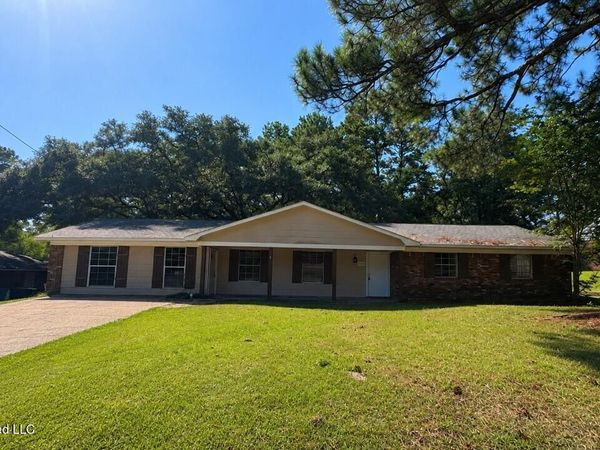 1009 Laurelwood Drive, Clinton, MS 39056