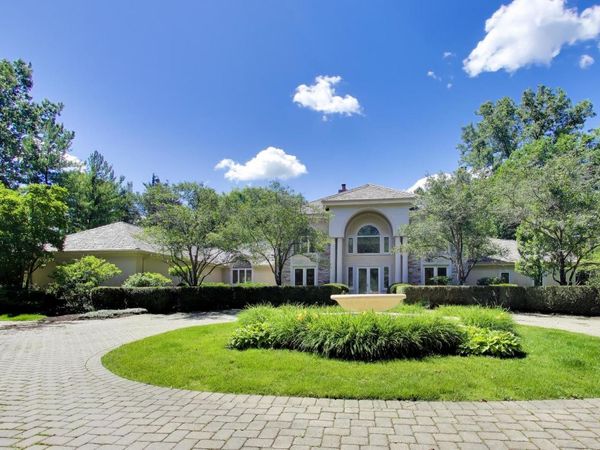 148 N Ahwahnee Road , Lake Forest, IL 60045