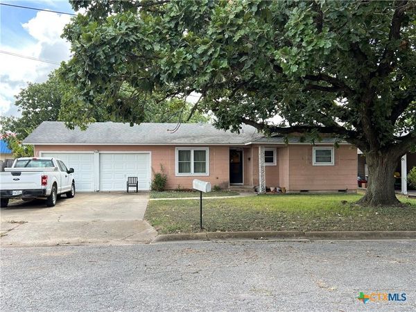 1740 N Hamilton Street, Gonzales, TX 78629