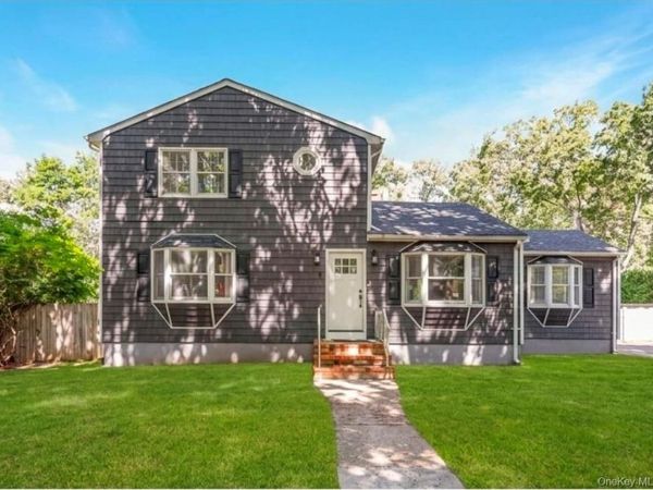 9 Half Moon Pond Road , Ridge, NY 11961
