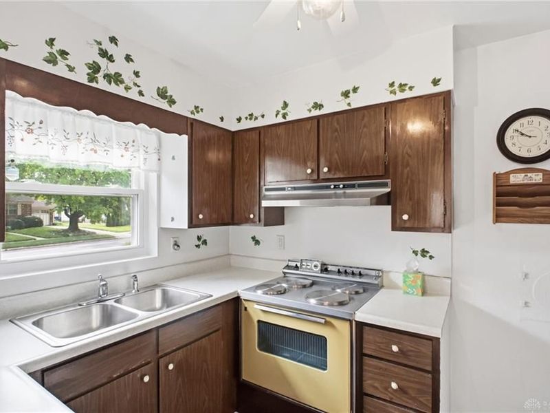 1041 Yorkshire Place, Dayton, OH 45419 Photo 9