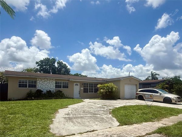 7710 NW 5th St , Pembroke Pines, FL 33024